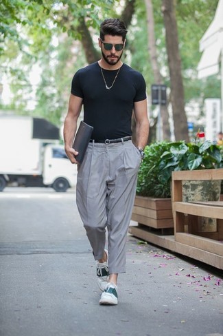 White Leather Low Top Sneakers Hot Weather Outfits For Men: Pair a black crew-neck t-shirt with grey dress pants and you'll achieve a sleek and polished look. Balance your ensemble with a more relaxed kind of shoes, like these white leather low top sneakers.