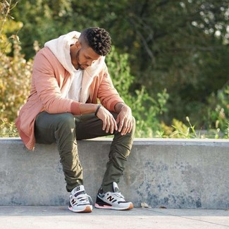 Tan Hoodie Outfits For Men: 