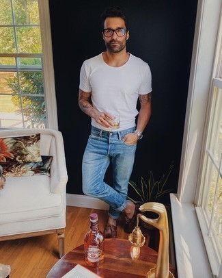 1200+ Hot Weather Outfits For Men: The versatility of a white crew-neck t-shirt and blue jeans means you'll have them on constant rotation in your wardrobe. For something more on the dressier end to finish this ensemble, complement your ensemble with dark brown leather boat shoes.