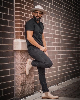 Beige Wool Hat Outfits For Men: The go-to for a kick-ass laid-back look? A black crew-neck t-shirt with a beige wool hat. Change up your outfit by rounding off with a pair of beige suede chelsea boots.