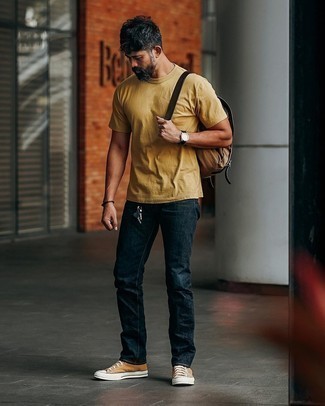 Tan Canvas Backpack Outfits For Men: A yellow crew-neck t-shirt and a tan canvas backpack are a nice pairing worth having in your casual collection. You can get a bit experimental on the shoe front and add tobacco canvas high top sneakers to your ensemble.