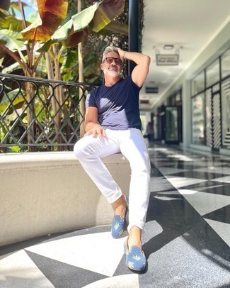 1200+ Hot Weather Outfits For Men: A navy crew-neck t-shirt and white jeans make for the ultimate off-duty ensemble for any man. If you want to feel a bit more refined now, enter a pair of blue canvas loafers into the equation.