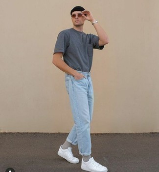 Brown Sunglasses Outfits For Men: This casual street style combo of a grey crew-neck t-shirt and brown sunglasses is very easy to pull together without a second thought, helping you look seriously stylish and ready for anything without spending too much time combing through your closet. Here's how to give a touch of sophistication to this look: white leather low top sneakers.