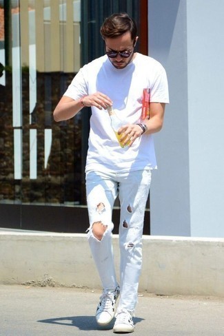 White Star Print Canvas Low Top Sneakers Outfits For Men: One of the best ways for a man to style out a white crew-neck t-shirt is to wear it with white ripped jeans for a laid-back combination. Transform your outfit with white star print canvas low top sneakers.