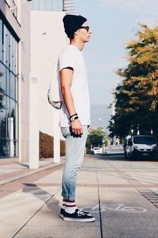 White Canvas Backpack Outfits For Men: The formula for casual street style? A white crew-neck t-shirt with a white canvas backpack. Up the classiness of this ensemble a bit by wearing a pair of black and white canvas low top sneakers.