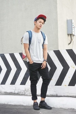 Black and White Leather Low Top Sneakers Outfits For Men: A white crew-neck t-shirt and black ripped jeans are a good combination to have in your current casual fashion mix. Play up the classiness of your ensemble a bit by rocking black and white leather low top sneakers.