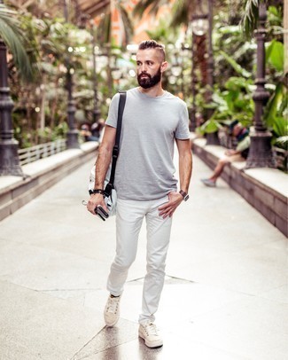 White Canvas Messenger Bag Outfits: For a goofproof relaxed casual option, you can rely on this combo of a grey crew-neck t-shirt and a white canvas messenger bag. Here's how to elevate this getup: beige canvas low top sneakers.