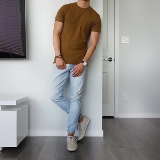 Aquamarine Jeans Outfits For Men: Combining a brown crew-neck t-shirt with aquamarine jeans is a smart choice for a laid-back and cool outfit. Let your outfit coordination skills truly shine by rounding off your look with beige canvas low top sneakers.