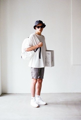 Navy Bucket Hat Outfits For Men: Try pairing a white crew-neck t-shirt with a navy bucket hat for a bold casual look that's easy to wear. Rounding off with a pair of white athletic shoes is a fail-safe way to bring some extra definition to your outfit.