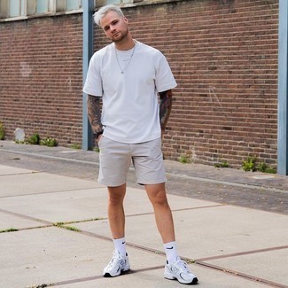 Beige Shorts with White Socks Relaxed Outfits For Men In Their 30s (17  ideas & outfits)