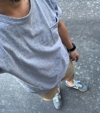 No Show Socks Outfits For Men: Combining a grey crew-neck t-shirt with no show socks is a good idea for a casually dapper look. Complete your getup with light blue athletic shoes to avoid looking too casual.