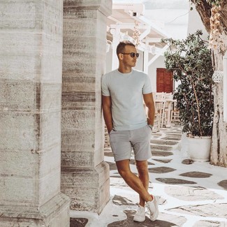 Beige Vertical Striped Shorts Outfits For Men: A white crew-neck t-shirt and beige vertical striped shorts make for the ultimate relaxed casual style for today's gentleman. A pair of white canvas low top sneakers can integrate effortlessly within a multitude of combos.