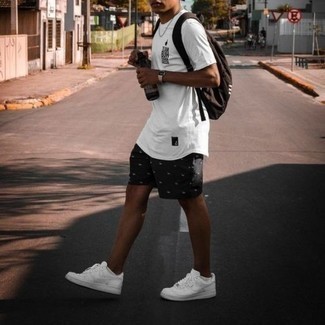 Black and White Shorts Summer Outfits For Men In Their Teens (37