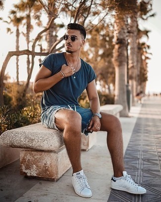 Blue Ripped Denim Shorts Outfits For Men: This relaxed casual pairing of a navy crew-neck t-shirt and blue ripped denim shorts is a life saver when you need to look cool but have no time to pick out an ensemble. White leather low top sneakers will create a stylish contrast against the rest of the getup.
