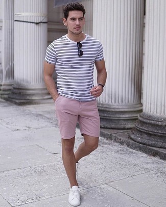 Pink Shorts with Crew-neck T-shirt Outfits For Men: Choose a crew-neck t-shirt and pink shorts for equally stylish and easy-to-wear outfit. If not sure about what to wear when it comes to shoes, introduce a pair of white canvas low top sneakers to the equation.