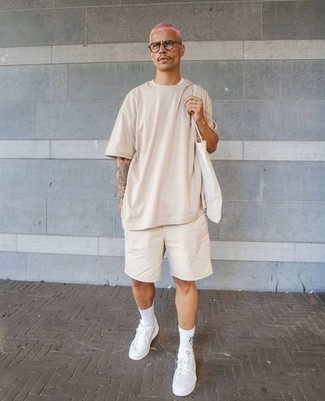 Tan Crew-neck T-shirt Outfits For Men: Combining a tan crew-neck t-shirt and beige shorts will prove your expertise in men's fashion even on off-duty days. Complete this look with white canvas low top sneakers et voila, the outfit is complete.