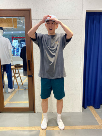 Light Blue Baseball Cap Outfits For Men: A grey crew-neck t-shirt and a light blue baseball cap have become a life-saving off-duty combination for many fashionable guys. And it's amazing how a pair of white canvas low top sneakers can change an ensemble.