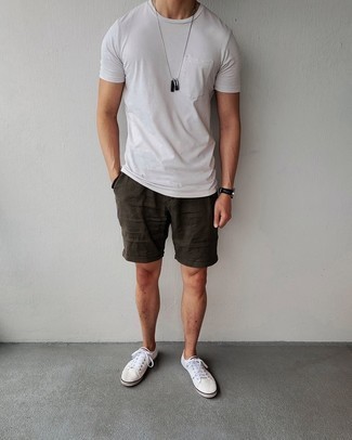1200+ Casual Hot Weather Outfits For Men: This pairing of a white crew-neck t-shirt and dark brown shorts is extra stylish and creates instant appeal. Let your sartorial expertise truly shine by complementing your outfit with a pair of white canvas low top sneakers.