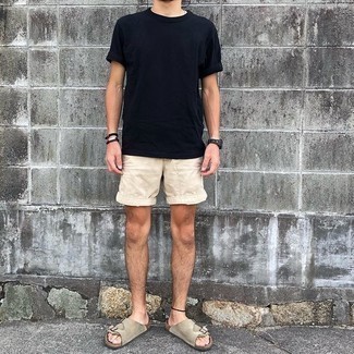 Men's Outfits 2021: Solid proof that a black crew-neck t-shirt and beige shorts look amazing when combined together in a casual ensemble. Finishing with beige suede sandals is a fail-safe way to infuse a carefree feel into this look.