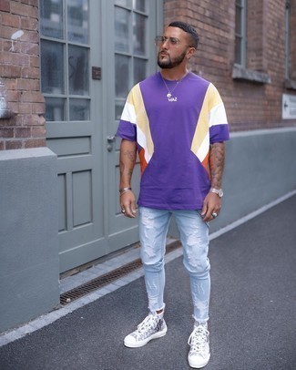 Violet Crew-neck T-shirt Outfits For Men: Try teaming a violet crew-neck t-shirt with light blue ripped skinny jeans to be both street style and stylish. Hesitant about how to finish off this outfit? Rock grey print canvas high top sneakers to lift it up.