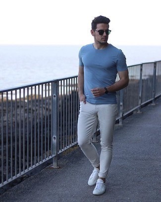 White Skinny Jeans Outfits For Men: You're looking at the irrefutable proof that a light blue crew-neck t-shirt and white skinny jeans look amazing when married together in a city casual ensemble. White canvas low top sneakers are guaranteed to breathe an added touch of refinement into your outfit.