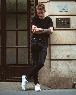 Black Socks Hot Weather Outfits For Men: A black crew-neck t-shirt and black socks worn together are a perfect match. Add white canvas low top sneakers to make the outfit a bit more elegant.