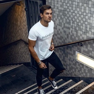 Navy Skinny Jeans Relaxed Outfits For Men: Indisputable proof that a white and black print crew-neck t-shirt and navy skinny jeans look amazing when you pair them in a laid-back ensemble. Navy and white canvas low top sneakers will smarten up this look.