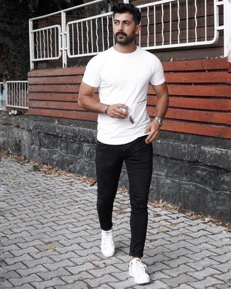 Violet Sunglasses Outfits For Men: For an outfit that offers functionality and dapperness, go for a white crew-neck t-shirt and violet sunglasses. Why not complement this getup with a pair of white canvas low top sneakers for an added touch of style?