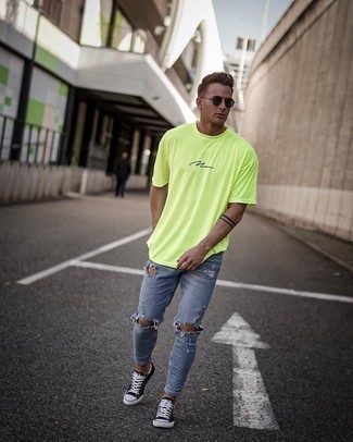 Green-Yellow Print Crew-Neck T-Shirt With Light Blue Ripped Jeans Outfits  For Men (3 Ideas & Outfits) | Lookastic