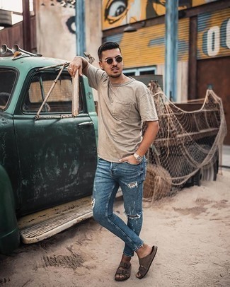 Brown Suede Sandals Outfits For Men: The mix-and-match capabilities of a beige crew-neck t-shirt and blue ripped skinny jeans guarantee you'll always have them on heavy rotation. Switch up your ensemble with more laid-back footwear, like this pair of brown suede sandals.