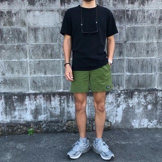 500+ Relaxed Hot Weather Outfits For Men: A navy crew-neck t-shirt and olive sports shorts are a bold casual combination that every fashion-savvy gentleman should have in his wardrobe. The whole outfit comes together when you introduce a pair of grey athletic shoes to this ensemble.