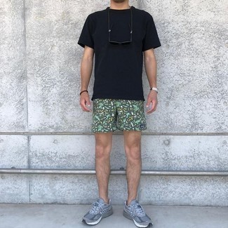 121 Relaxed Outfits For Men: We're all searching for comfort when it comes to styling, and this relaxed casual pairing of a black crew-neck t-shirt and olive print sports shorts is a great example of that. When not sure as to what to wear on the footwear front, add grey athletic shoes to the mix.
