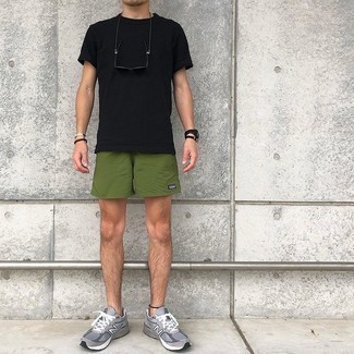 Men's Outfits 2021: This casual street style pairing of a black crew-neck t-shirt and olive sports shorts is capable of taking on different moods according to how you style it. A pair of grey athletic shoes will pull the whole thing together.