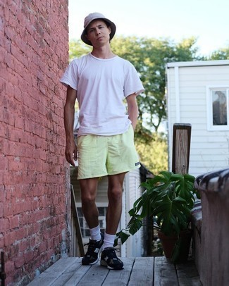 Grey Bucket Hat Outfits For Men: To assemble a laid-back ensemble with a contemporary spin, pair a pink crew-neck t-shirt with a grey bucket hat. If you wish to easily step up this outfit with shoes, add a pair of black athletic shoes to the equation.