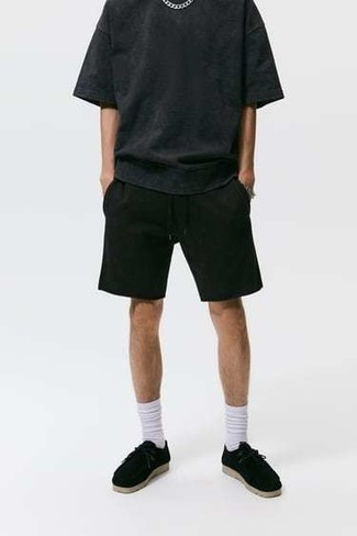 Black Suede Desert Boots Outfits: For a casually stylish getup, pair a black crew-neck t-shirt with black sports shorts — these pieces work beautifully together. To give your look a classier touch, add black suede desert boots to the mix.