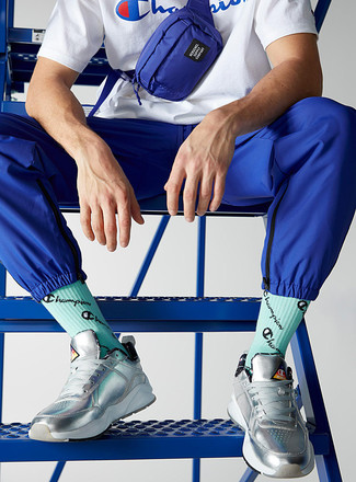 Mint Socks Outfits For Men: A white and blue print crew-neck t-shirt and mint socks are a savvy combination to take you throughout the day and into the night. Put a different spin on your getup by slipping into a pair of silver leather low top sneakers.