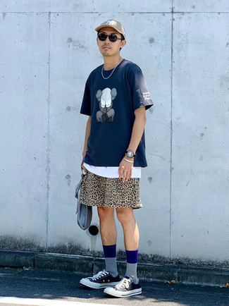 Tan Leopard Sports Shorts Outfits For Men: This combo of a navy print crew-neck t-shirt and tan leopard sports shorts is proof that a pared down casual ensemble can still look really interesting. Spice up your outfit with black and white canvas low top sneakers.