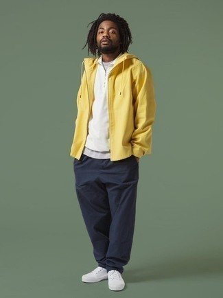 Yellow Windbreaker Warm Weather Outfits For Men: 