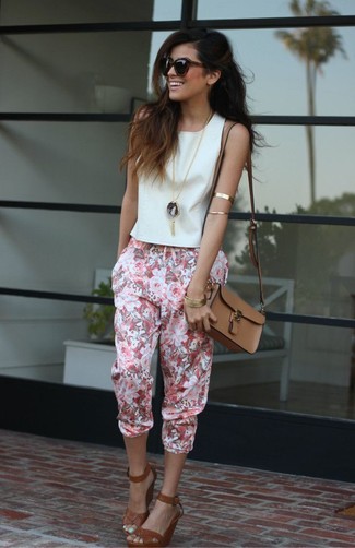 Floral Pants Casual Summer Outfits For Women (3 ideas & outfits