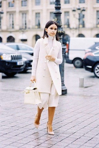 White Sleeveless Coat Outfits: 