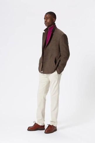 Men's Outfits 2024: This semi-casual combination of a dark brown houndstooth wool blazer and white chinos is extremely easy to put together in no time, helping you look awesome and prepared for anything without spending too much time rummaging through your closet. If in doubt as to the footwear, complement this outfit with a pair of brown leather desert boots.
