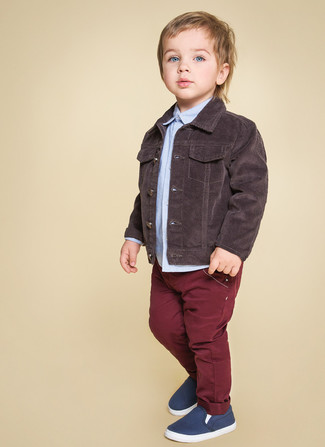 burgundy shirt with light blue jeans