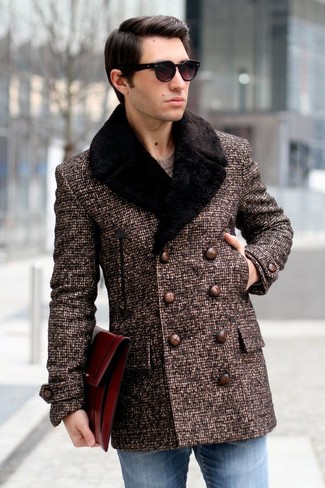 Brown Fur Collar Coat Outfits For Men: If the setting calls for a polished yet killer ensemble, marry a brown fur collar coat with blue jeans.