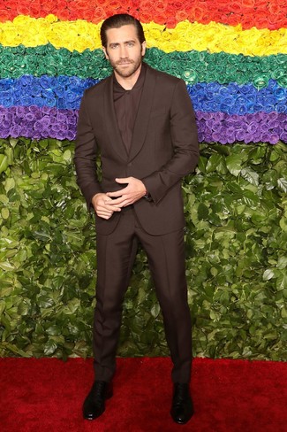 Jake Gyllenhaal wearing Dark Brown Suit, Dark Brown Dress Shirt, Black Snake Leather Chelsea Boots
