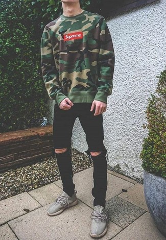 Olive Sweatshirt Outfits For Men: An olive sweatshirt and black ripped skinny jeans are a great outfit to add to your current arsenal. Introduce a pair of grey suede athletic shoes to this outfit for maximum fashion points.