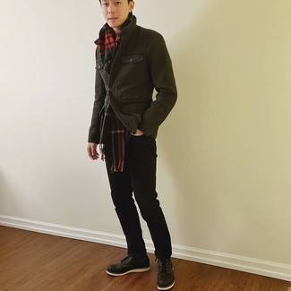 Dark Green Field Jacket Outfits: If you would like take your casual look to a new level, try teaming a dark green field jacket with black jeans. For a more polished take, why not complement your outfit with black leather casual boots?