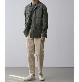 Olive Field Jacket Outfits: An olive field jacket and beige chinos are the perfect way to infuse muted dapperness into your casual styling rotation. Let your styling skills really shine by finishing this ensemble with white low top sneakers.
