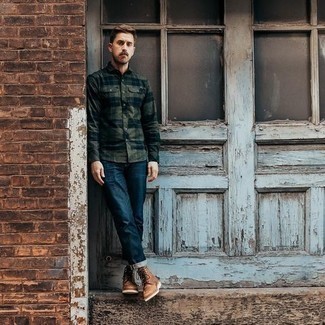 Dark Green Flannel Long Sleeve Shirt Outfits For Men: The formula for relaxed style? A dark green flannel long sleeve shirt with navy jeans. Why not take a smarter approach with footwear and add brown leather casual boots to the equation?