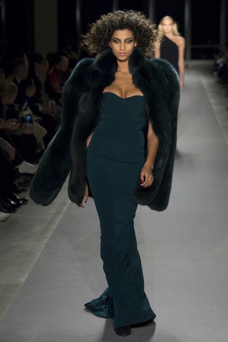 Dark Green Fur Coat Outfits: For a look that's polished and camera-worthy, go for a dark green fur coat and a dark green evening dress.