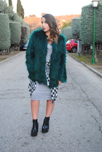 This pairing of a dark green fur coat and a grey bodycon dress is a lifesaver when you need to look stylish but have no extra time to plan out an ensemble. Black chunky leather ankle boots integrate brilliantly within a multitude of ensembles.